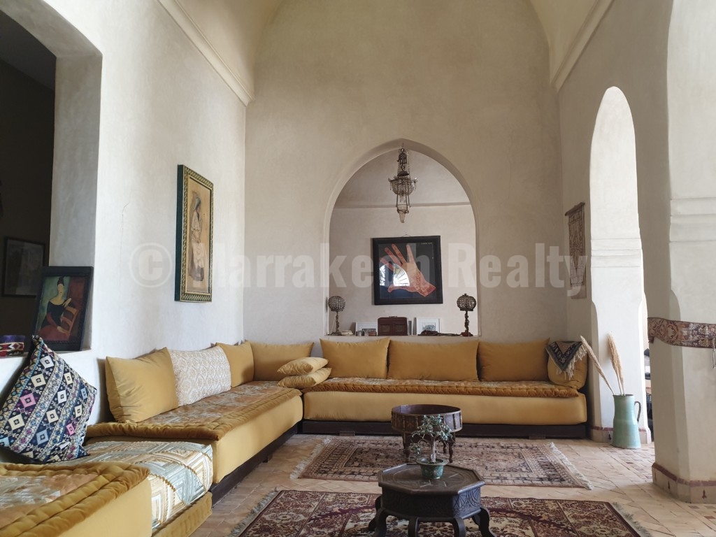 Standout 5 bedroom villa on 1 hectare close to Marrakech just listed