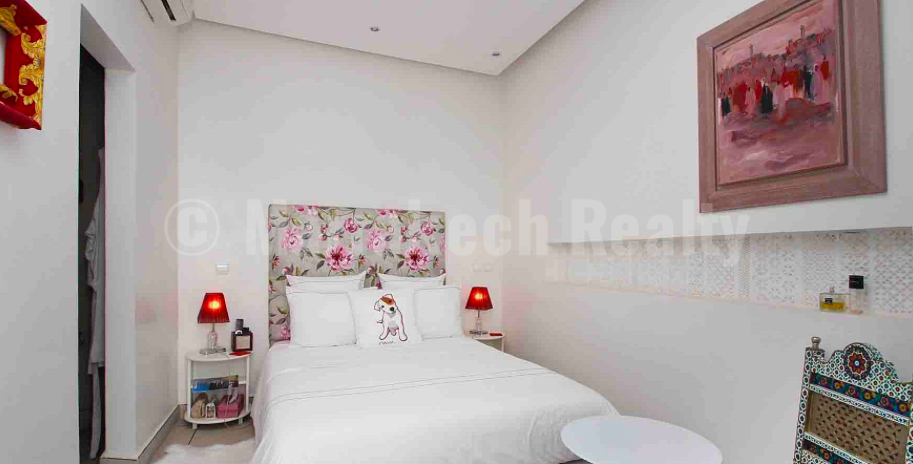 Standout contemporary 6 bedroom Riad with prime location just up for sale