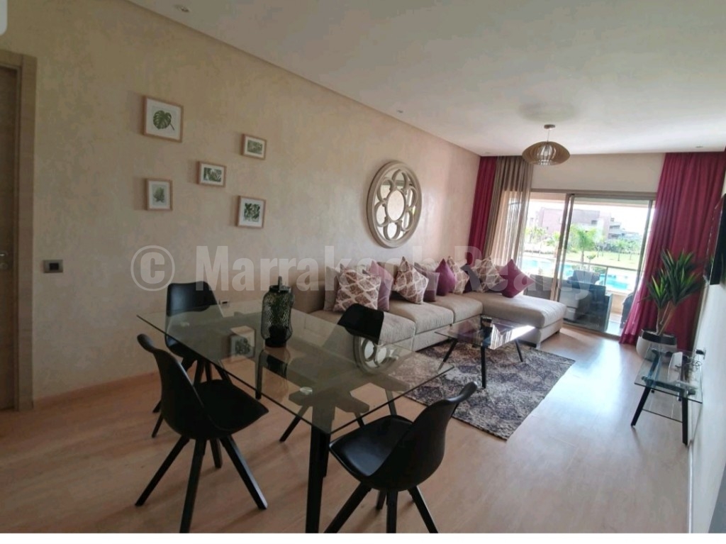 Long term rental : this 2 bedroom apartment in a gated community with golf course
