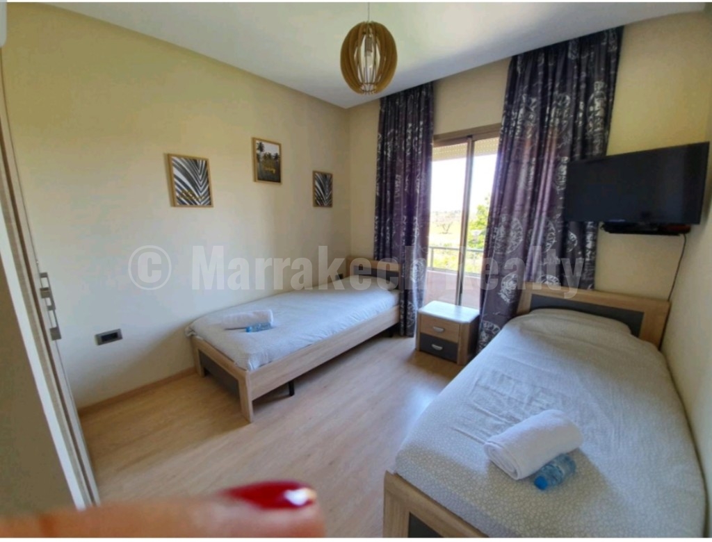 Long term rental : this 2 bedroom apartment in a gated community with golf course