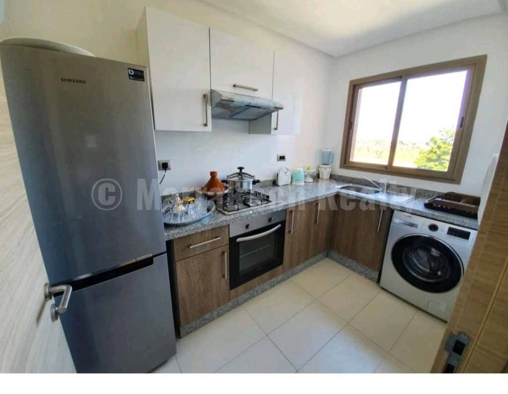 Long term rental : this 2 bedroom apartment in a gated community with golf course