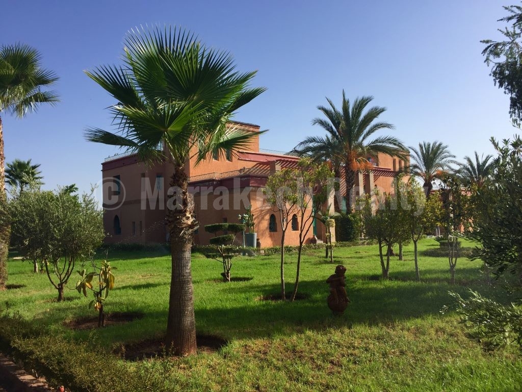 Imposante villa sur un hectare à vendre à proximité de Marrakech