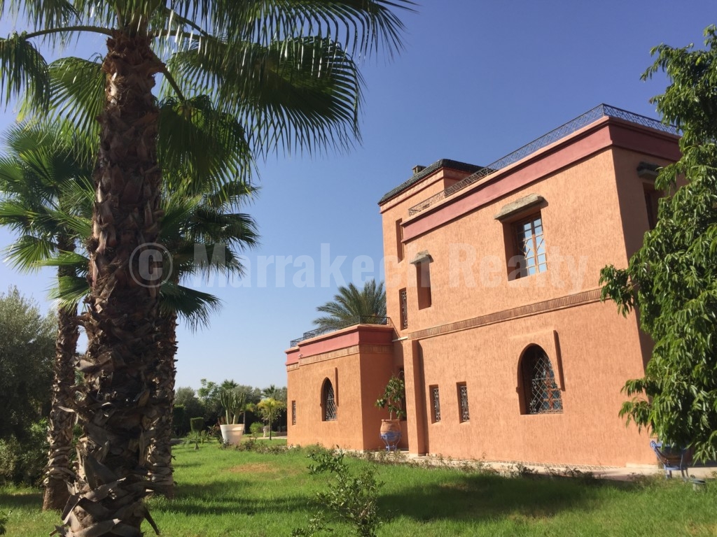 Imposante villa sur un hectare à vendre à proximité de Marrakech