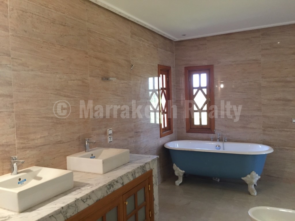 Imposante villa sur un hectare à vendre à proximité de Marrakech