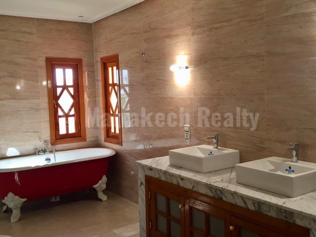 Imposante villa sur un hectare à vendre à proximité de Marrakech