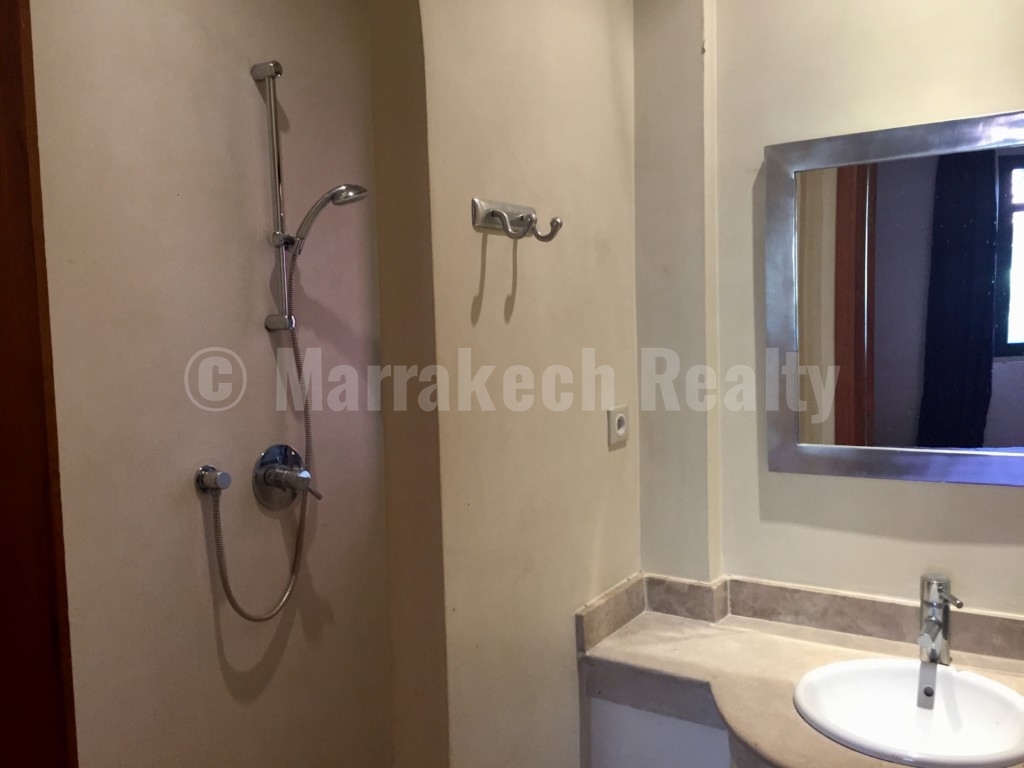 Jolie villa de 3 chambres à louer en longue durée dans une résidence golfique