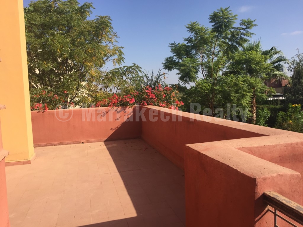 Jolie villa de 3 chambres à louer en longue durée dans une résidence golfique