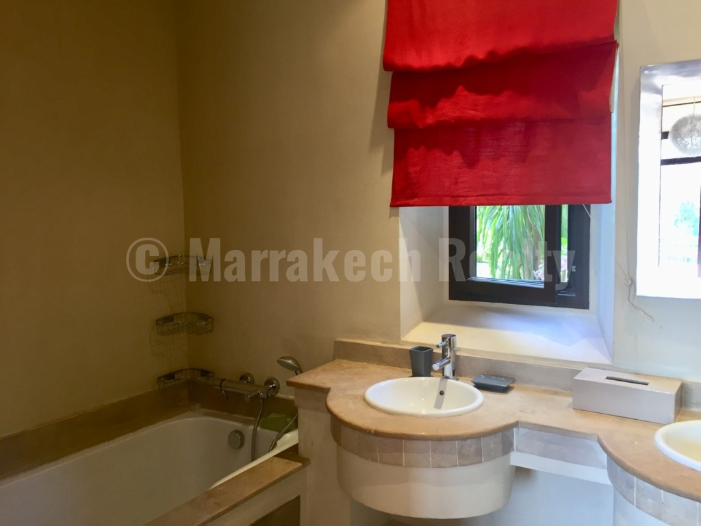 Jolie villa de 3 chambres à louer en longue durée dans une résidence golfique