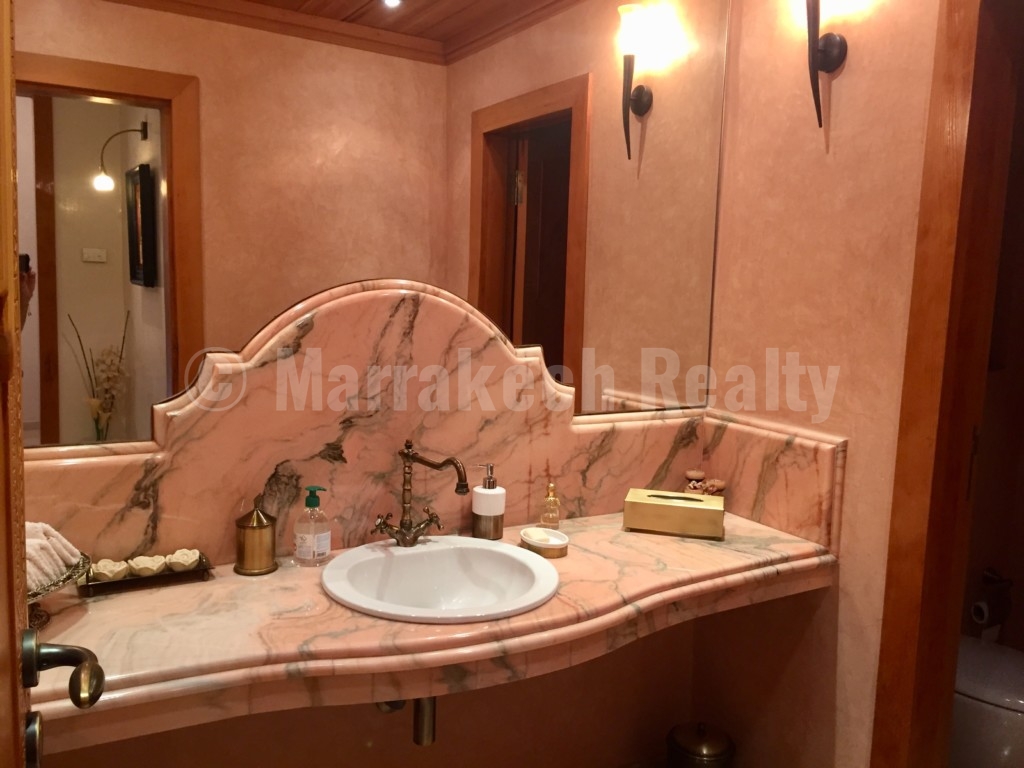 Luxury 4 bedroom villa for sale in an exclusive golf complex