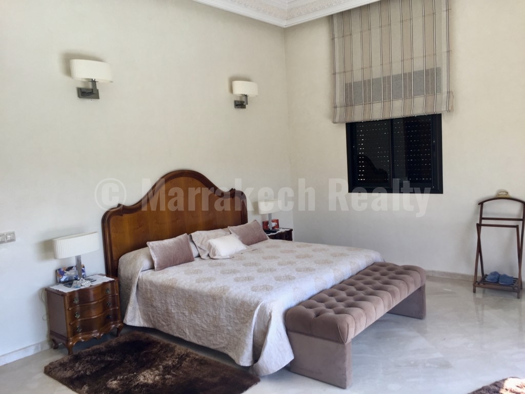 Luxury 4 bedroom villa for sale in an exclusive golf complex