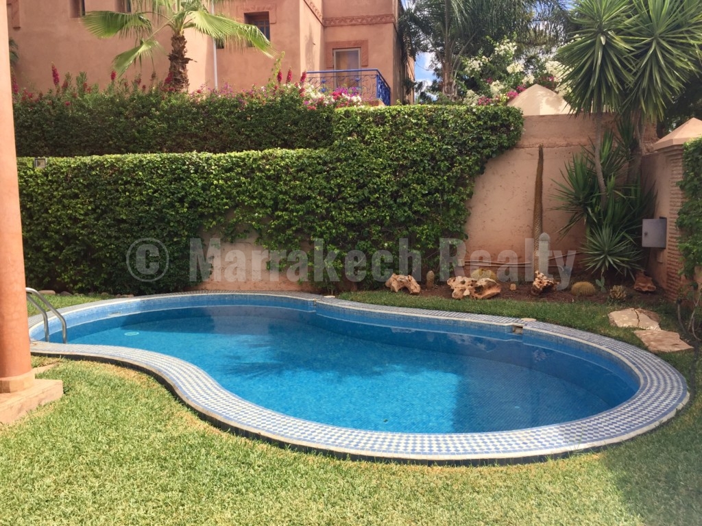 Luxury 4 bedroom villa for sale in an exclusive golf complex