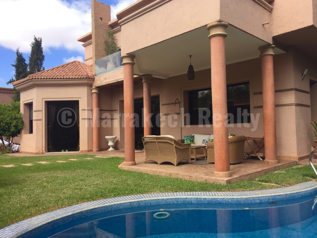 Luxury 4 bedroom villa for sale in an exclusive golf complex