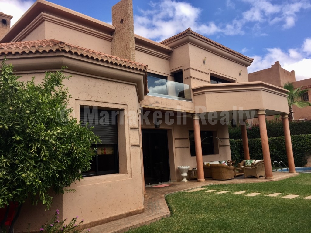 Luxueuse villa à vendre dans un domaine golfique prestigieux