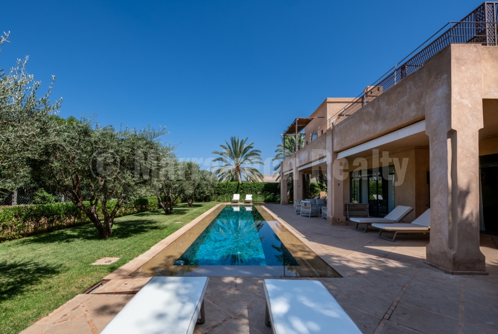 Luxueuse villa de 5 chambres à vendre en première ligne d’un golf renommé