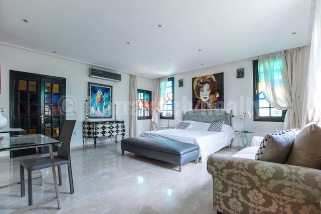 Imposante villa sur un hectare à vendre à proximité de Marrakech