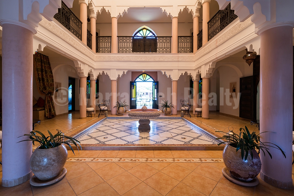 Belle Villa d’Hôtes de 12 chambres avec excellent emplacement