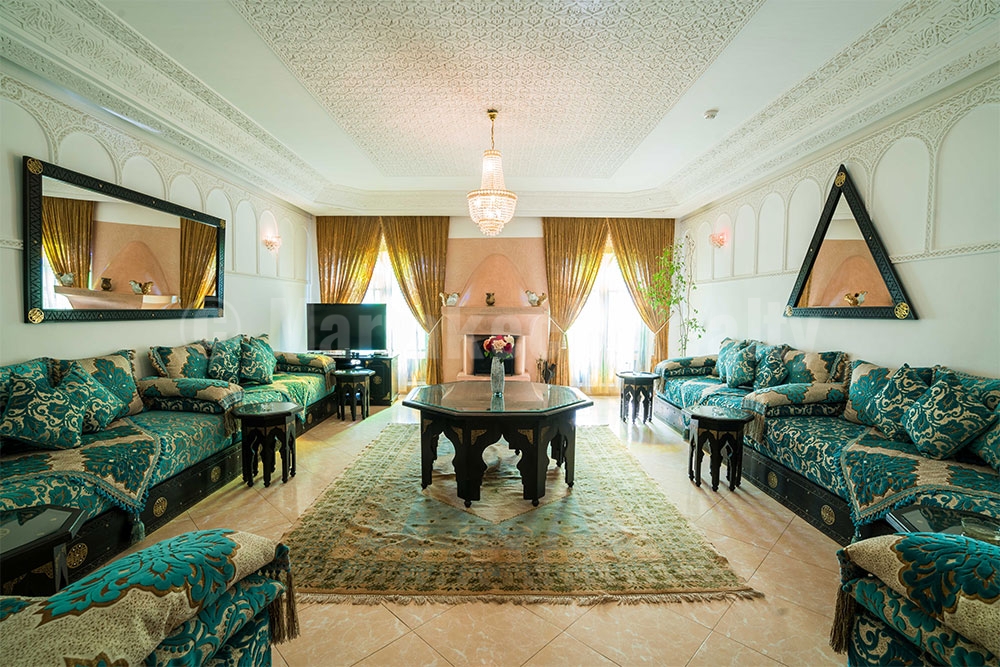 Belle Villa d’Hôtes de 12 chambres avec excellent emplacement