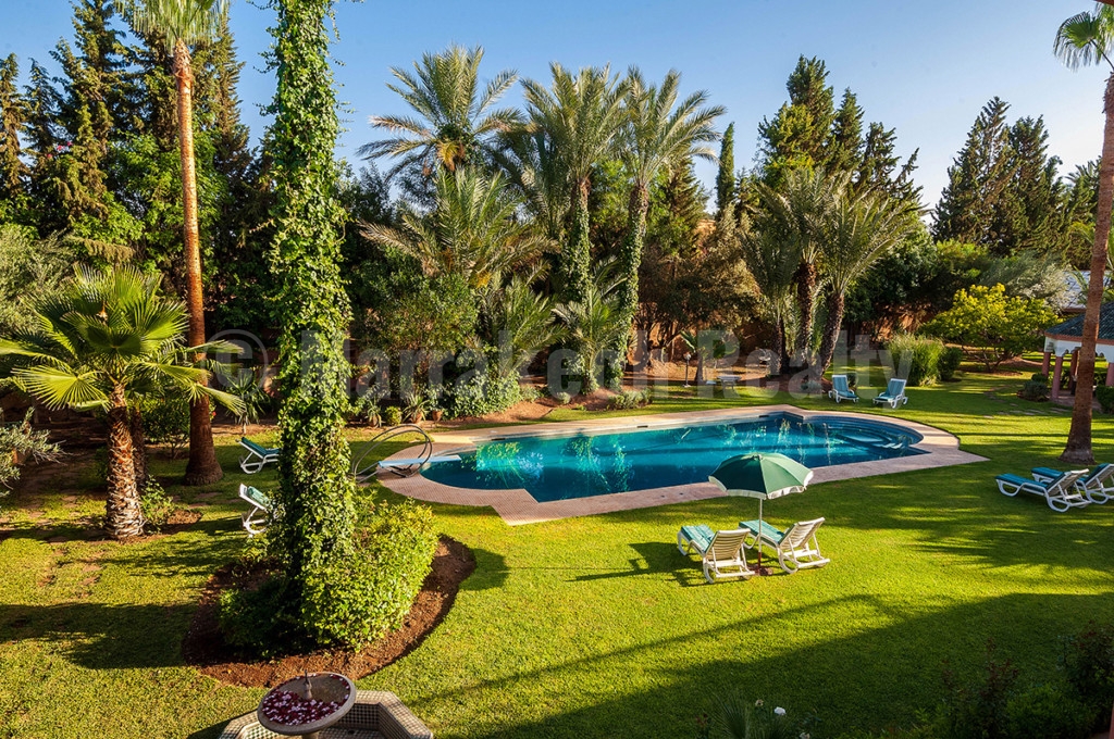 Luxueuse Villa d’Hôtes de 15 chambres à vendre en Palmeraie