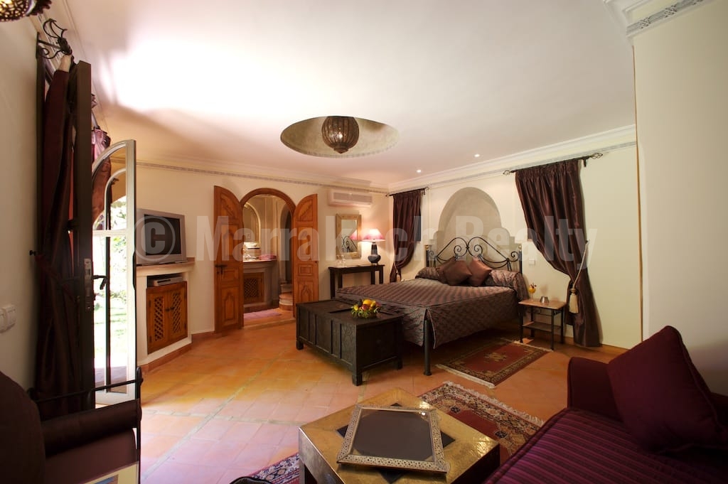 Elegant Moroccan style 10 suite Hotel for sale in Marrakech