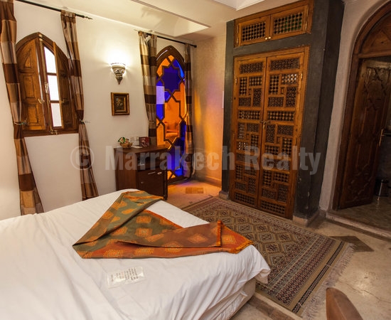 Belle opportunité pour cette Maison d’Hôtes de 11 chambres avec accès devant la porte