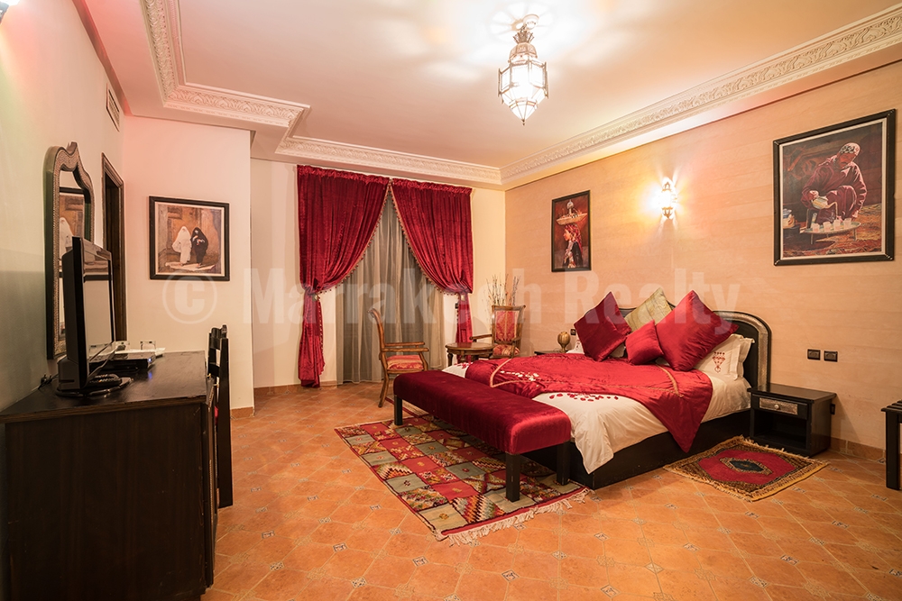 Belle Villa d’Hôtes de 12 chambres avec excellent emplacement