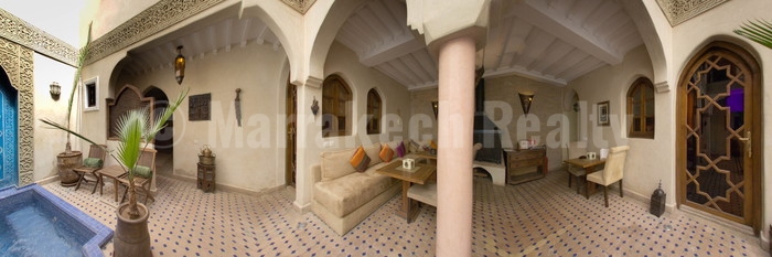 Belle opportunité pour cette Maison d’Hôtes de 11 chambres avec accès devant la porte