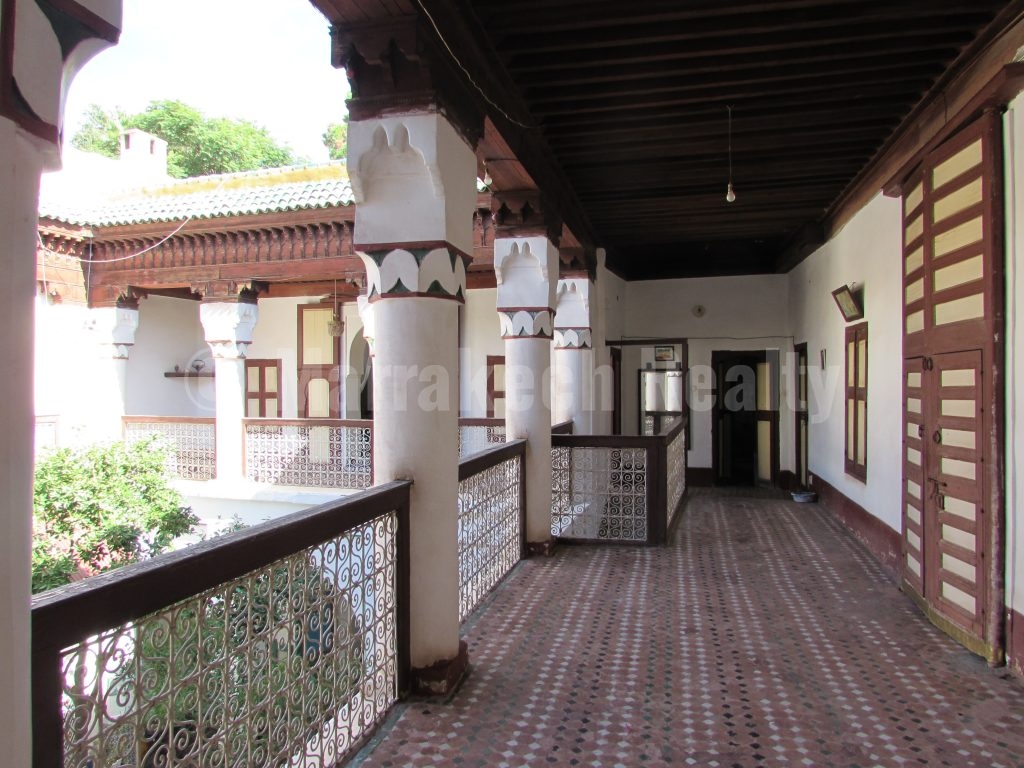 Superbe Riad titré à marrakech en partie rénové : super potentiel !