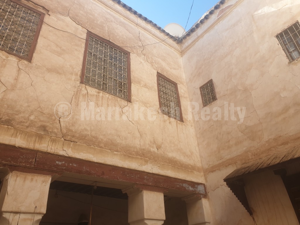 Ancient Riad to renovate with prime location : great potential
