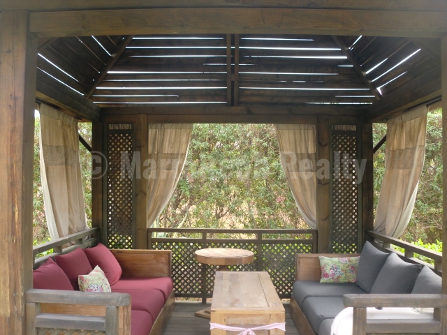 Long term rental: this standout villa in a golf domain