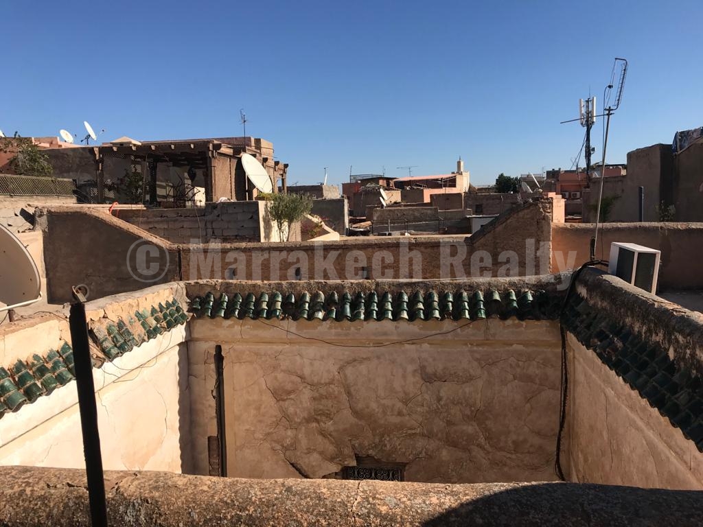 Ancient Riad to renovate with prime location : great potential