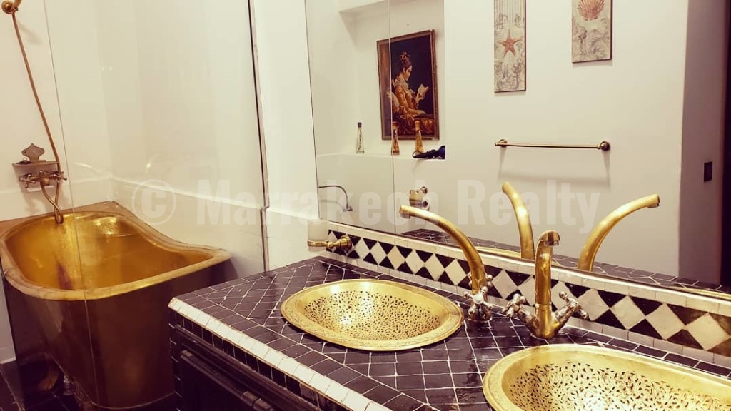 Large 26 bedroom Guest-House Riad seeks new owner