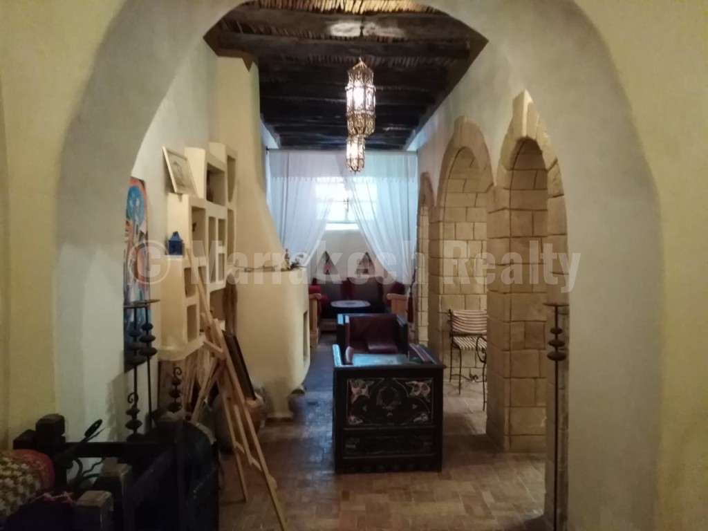 Sweet 6 bedroom Guest-House Riad in the Medina: just up for sale