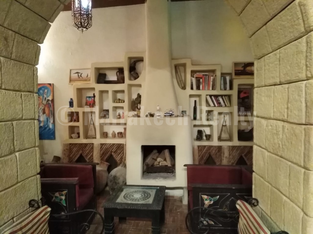 Sweet 6 bedroom Guest-House Riad in the Medina: just up for sale