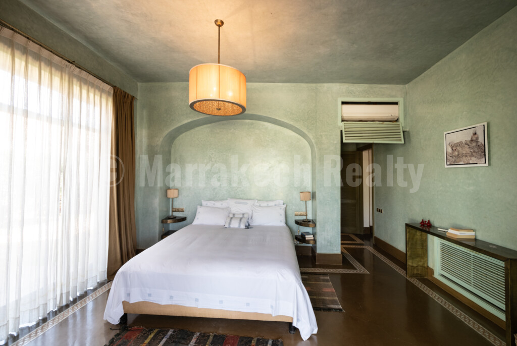 Luxury 5 bedroom villa on the a prestigious golf course