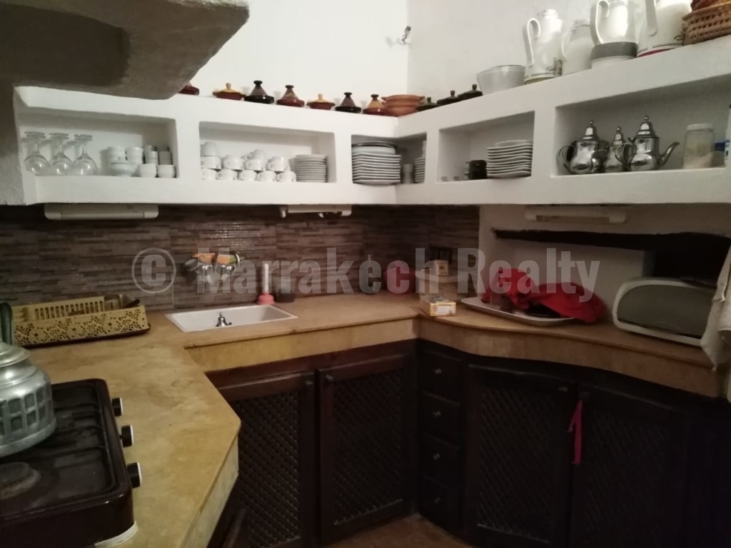 Sweet 6 bedroom Guest-House Riad in the Medina: just up for sale
