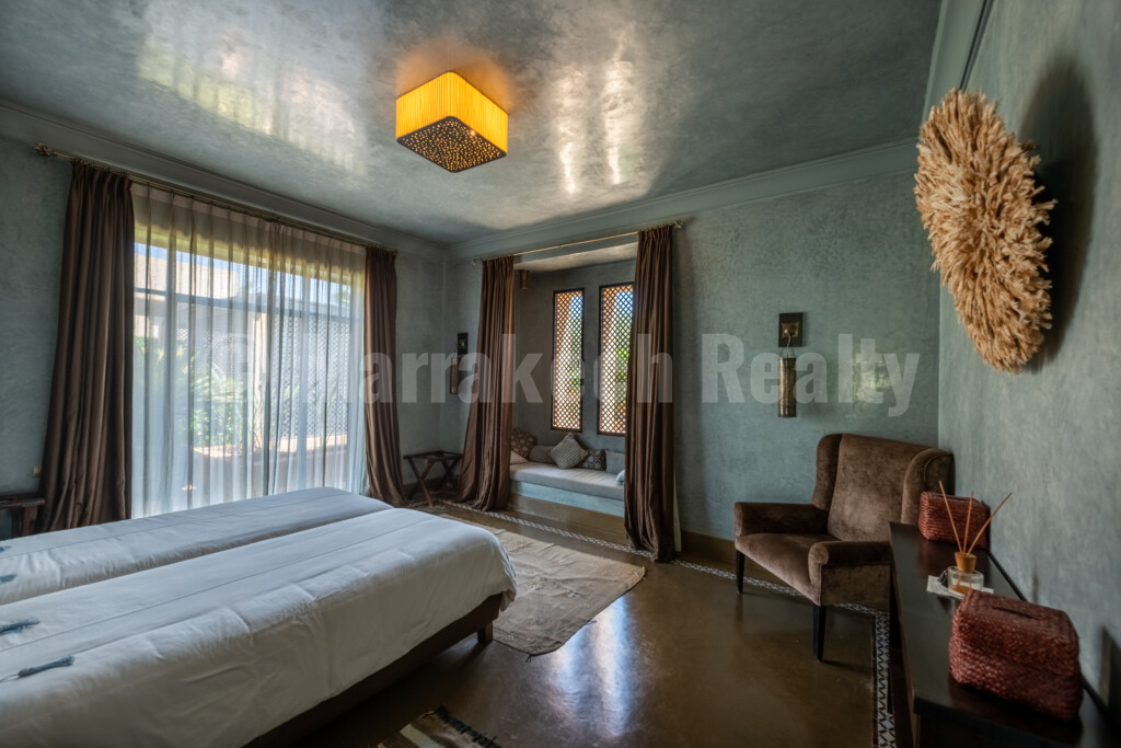 Luxury 5 bedroom villa on the a prestigious golf course