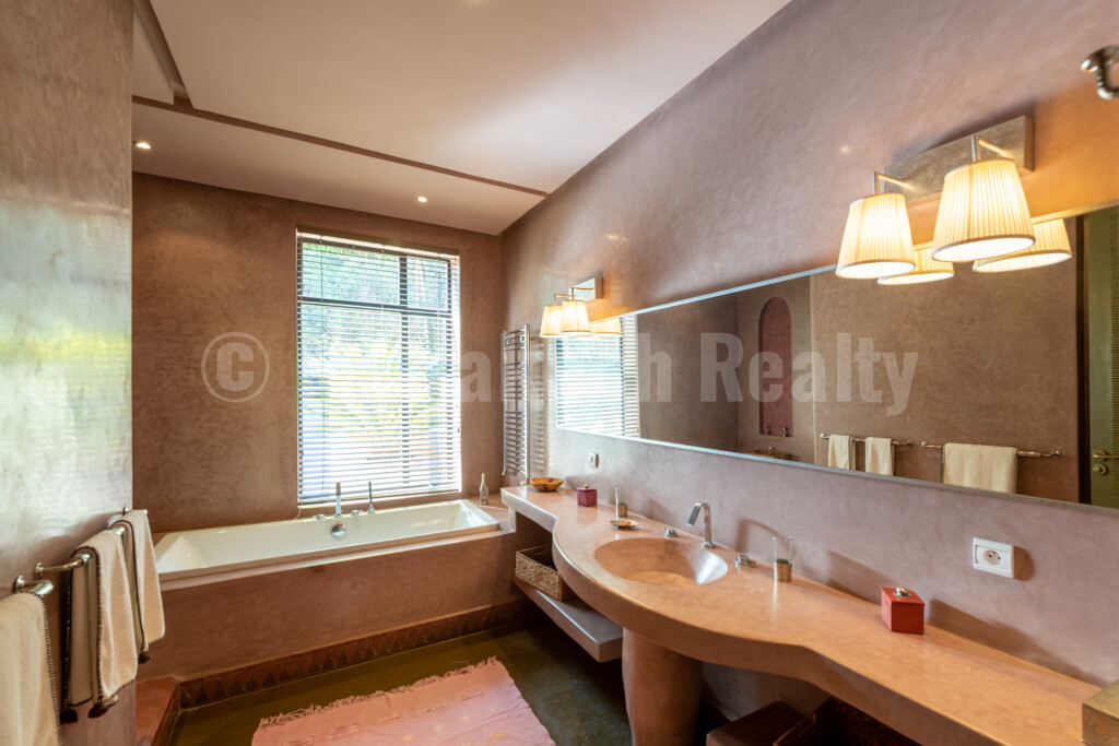 Luxury 5 bedroom villa on the a prestigious golf course