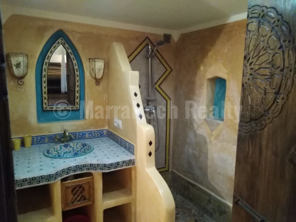 Sweet 6 bedroom Guest-House Riad in the Medina: just up for sale