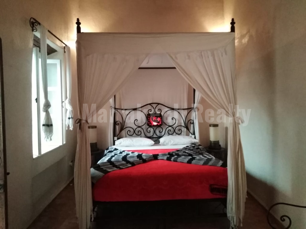 Sweet 6 bedroom Guest-House Riad in the Medina: just up for sale