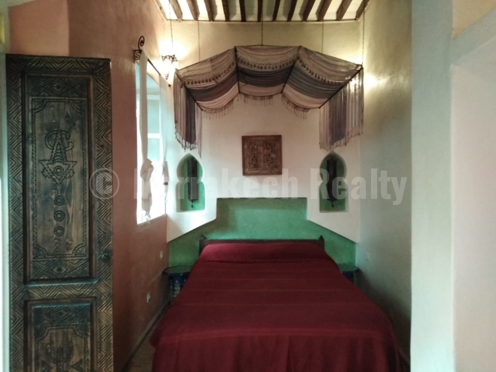 Sweet 6 bedroom Guest-House Riad in the Medina: just up for sale