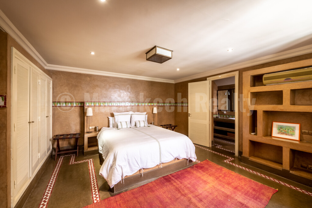 Luxury 5 bedroom villa on the a prestigious golf course