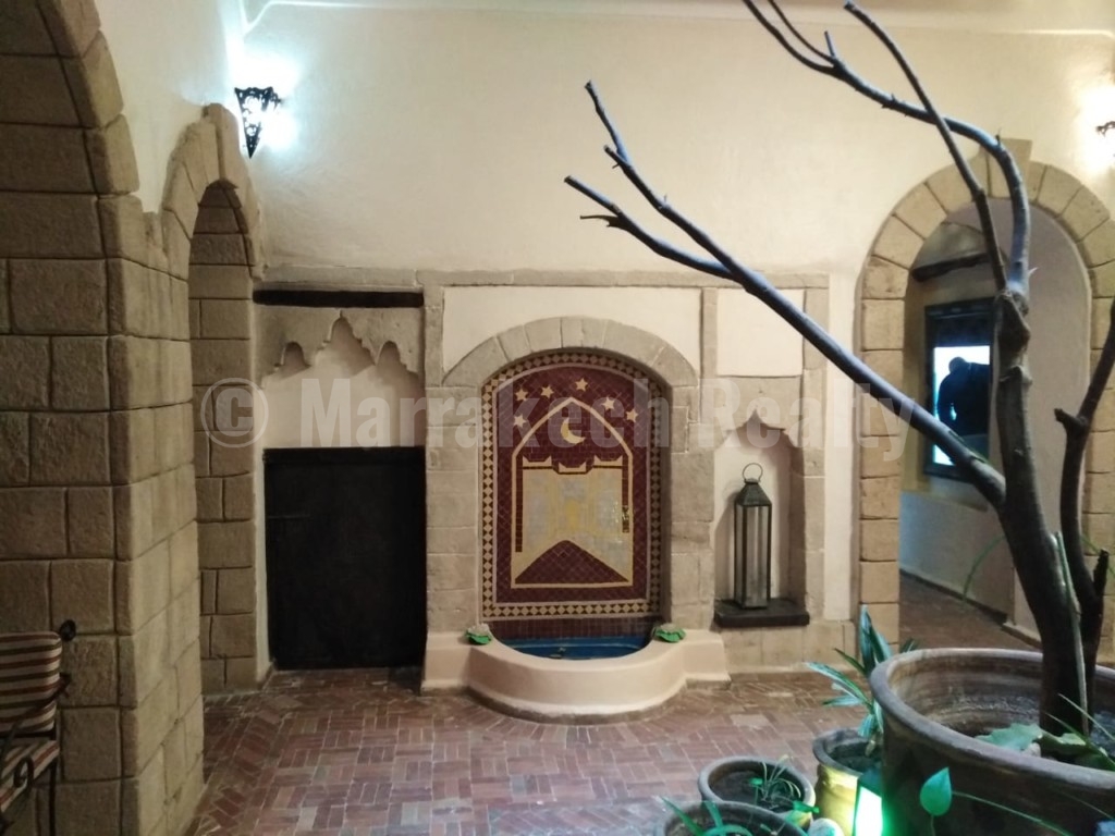 Sweet 6 bedroom Guest-House Riad in the Medina: just up for sale