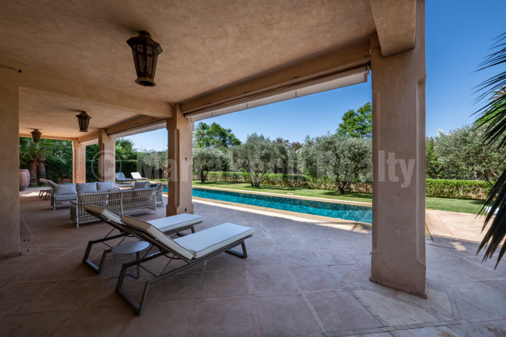 Luxury 5 bedroom villa on the a prestigious golf course