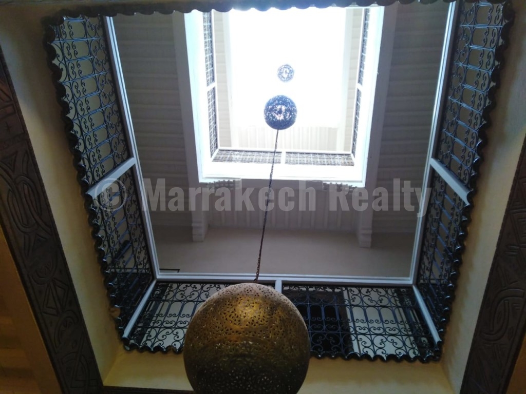 Sweet 6 bedroom Guest-House Riad in the Medina: just up for sale