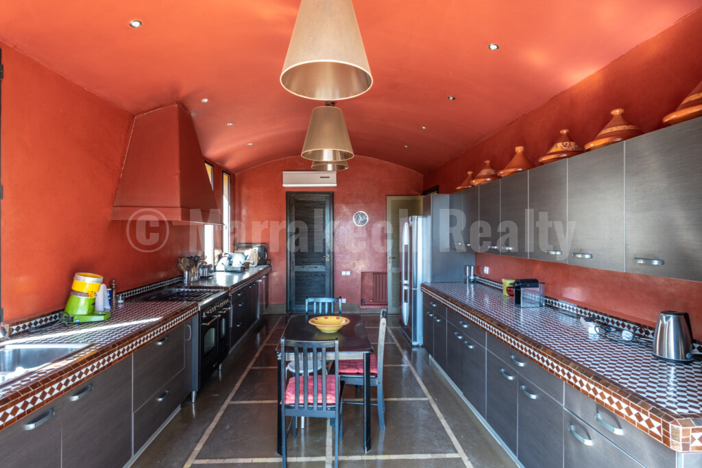 Luxury 5 bedroom villa on the a prestigious golf course