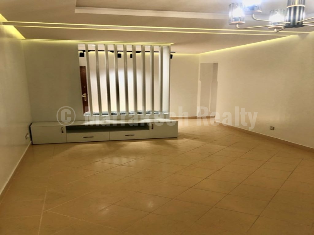 Bel appartement vide refait à neuf à louer en plein centre-ville