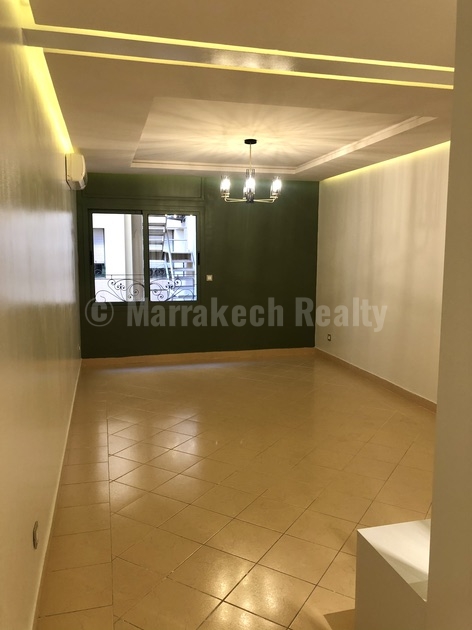 Bel appartement vide refait à neuf à louer en plein centre-ville