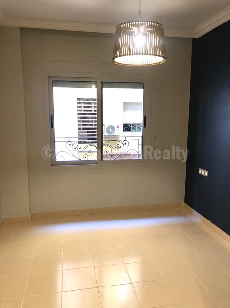 Bel appartement vide refait à neuf à louer en plein centre-ville
