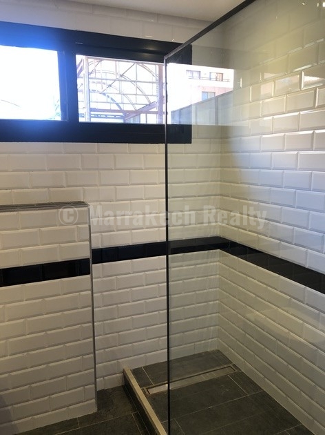 Bel appartement vide refait à neuf à louer en plein centre-ville
