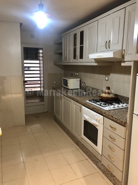 Bel appartement vide refait à neuf à louer en plein centre-ville